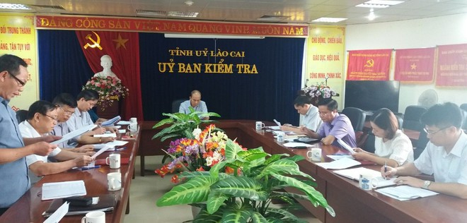 Ủy ban Kiểm tra Tỉnh ủy Lào Cai  thi hành kỷ luật hàng loạt cán bộ.