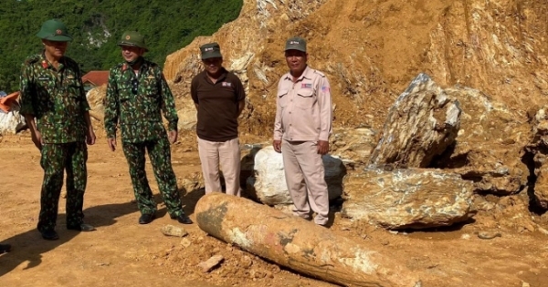 Quảng Bình: Phát hiện, xử lý thành công quả bom “khủng” 450kg