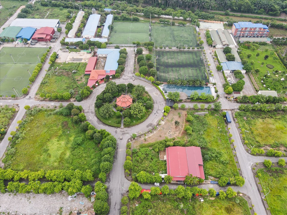 Nhiều công trình trái phép mọc lên trong “Dự án Đầu tư xây dựng khu liên hợp khoa học - đào tạo” của Hội Khoa học Kinh tế Việt Nam. Ảnh: Phan Anh/Báo Lao Động