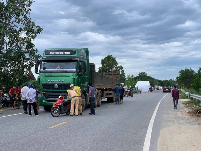 Lực lượng Công an huyện Hương Sơn tiến hành điều tra làm rõ nguyên nhân vụ tai nạn.