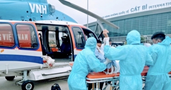 Trực thăng đưa bệnh nhân cấp cứu từ đảo Bạch Long Vỹ về đất liền