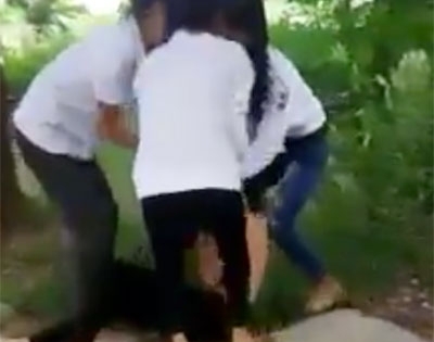 Bắc Giang: Điều tra vụ việc nữ sinh 15 tuổi bị lột áo, quay clip đăng mạng xã hội