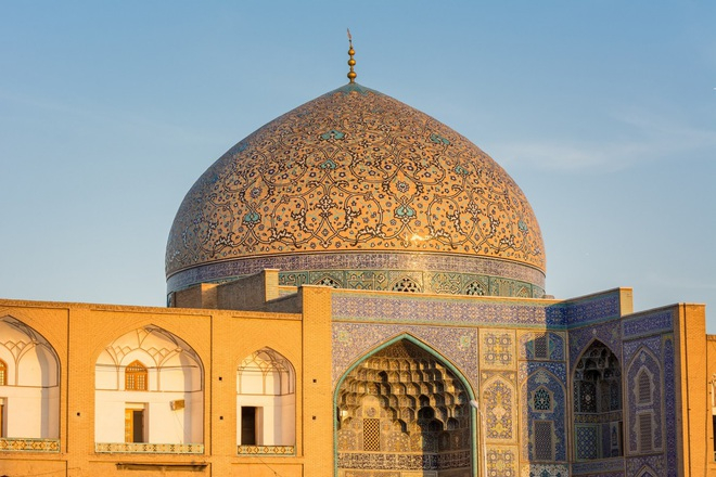 Nhà thờ Hồi giáo Sheikh Lotfollah là công trình kiến trúc nổi bật tại Iran.