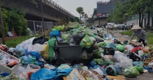 Quảng Ninh:  Tổ chức thu gom, vận chuyển rác thải đang bị ùn ứ đến các điểm tập kết, trung chuyển