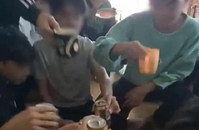 Hậu Lộc (Thanh Hoá): Xử phạt cô giáo cổ vũ học sinh uống bia rồi đăng lên mạng