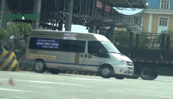 Chiêu trò xe khách "dán mác" chở hàng cứu trợ “thông chốt” vào Hà Nội