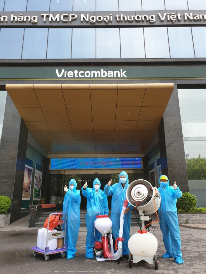 Thực hiện phun khử khuẩn Klean tại Tổng Công ty Dầu Việt Nam.