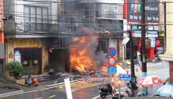 Video: Cửa hàng ga phát nổ, bốc cháy kinh hoàng khiến cả khu phố phát hoảng