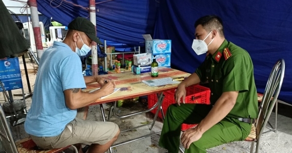 4 người ở Quảng Ninh trình giấy xét nghiệm giả để qua chốt kiểm soát dịch Hải Dương