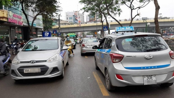 Hà Nội huy động hàng trăm xe taxi tham gia chống dịch