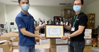 Chùa Thiên Quang hỗ trợ trang thiết bị y tế phòng, chống dịch COVID-19 đến các Bệnh viện tại TP HCM