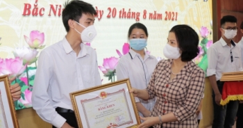 Bắc Ninh: Khen thưởng 6 thủ khoa tại Kỳ thi tốt nghiệp THPT 2021