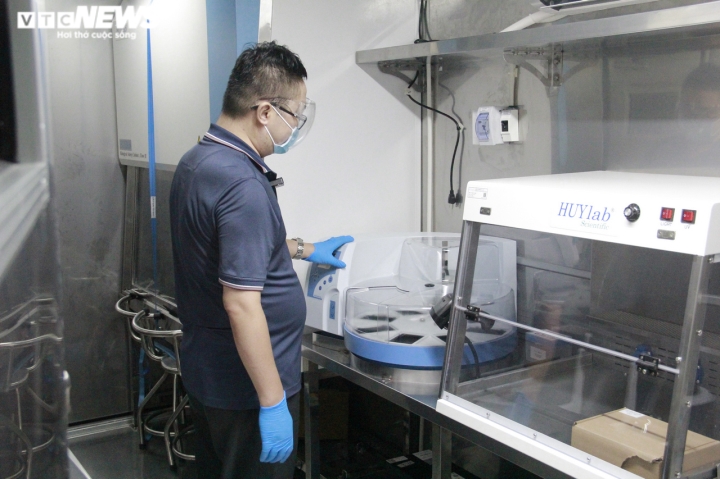 Bên trong xe xét nghiệm COVID-19 công suất 2.000-3.000 mẫu/ngày ở TP.HCM - 4