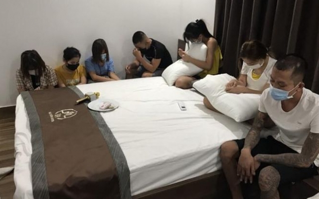 Hà Tĩnh: Bắt giữ nhóm nam thanh nữ tú “bay lắc” trong khách sạn giữa mùa dịch