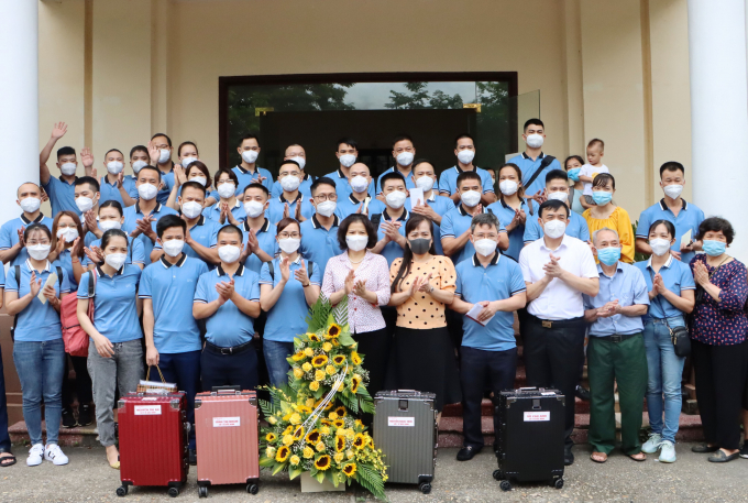 Đoàn công tác gồm 50 y, bác sỹ đang công tác tại các Bệnh viện, Trung tâm Y tế trên địa bàn tỉnh tham gia hỗ trợ phòng, chống dịch tại Bệnh viện Dã chiến số 16, Quận 7, thành phố Hồ Chí Minh.