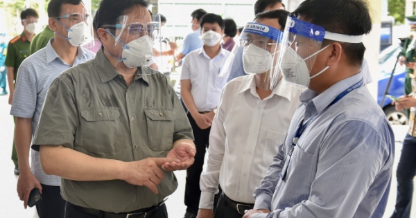 Thủ tướng Phạm Minh Chính kiểm tra công tác phòng chống dịch tại "vùng đỏ" TP Hồ Chí Minh