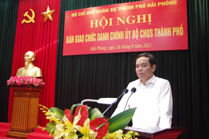 Bí thư Thành ủy Trần Lưu Quang phát biểu tại hội nghị bàn giao.