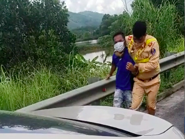 CSGT quật ngã nghi phạm vận chuyển ma tuý trên cao tốc Nội Bài - Lào Cai