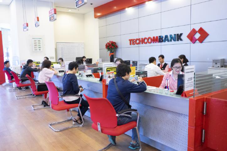 Techcombank: Lợi nhuận 6 tháng đạt 51% kế hoạch năm