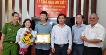 TP Long Khánh khen thưởng đột xuất cho thủ khoa khối A1 toàn quốc