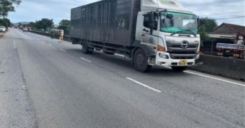 Hà Tĩnh: Xe tải cán tử vong nữ công nhân đường bộ