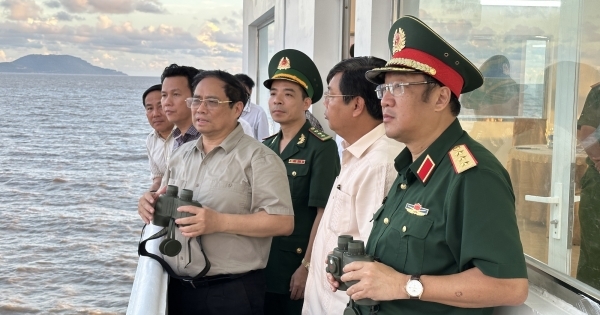 Thủ tướng khảo sát, làm việc về tình hình sụt lún, ngập úng tại Đồng bằng Sông Cửu Long