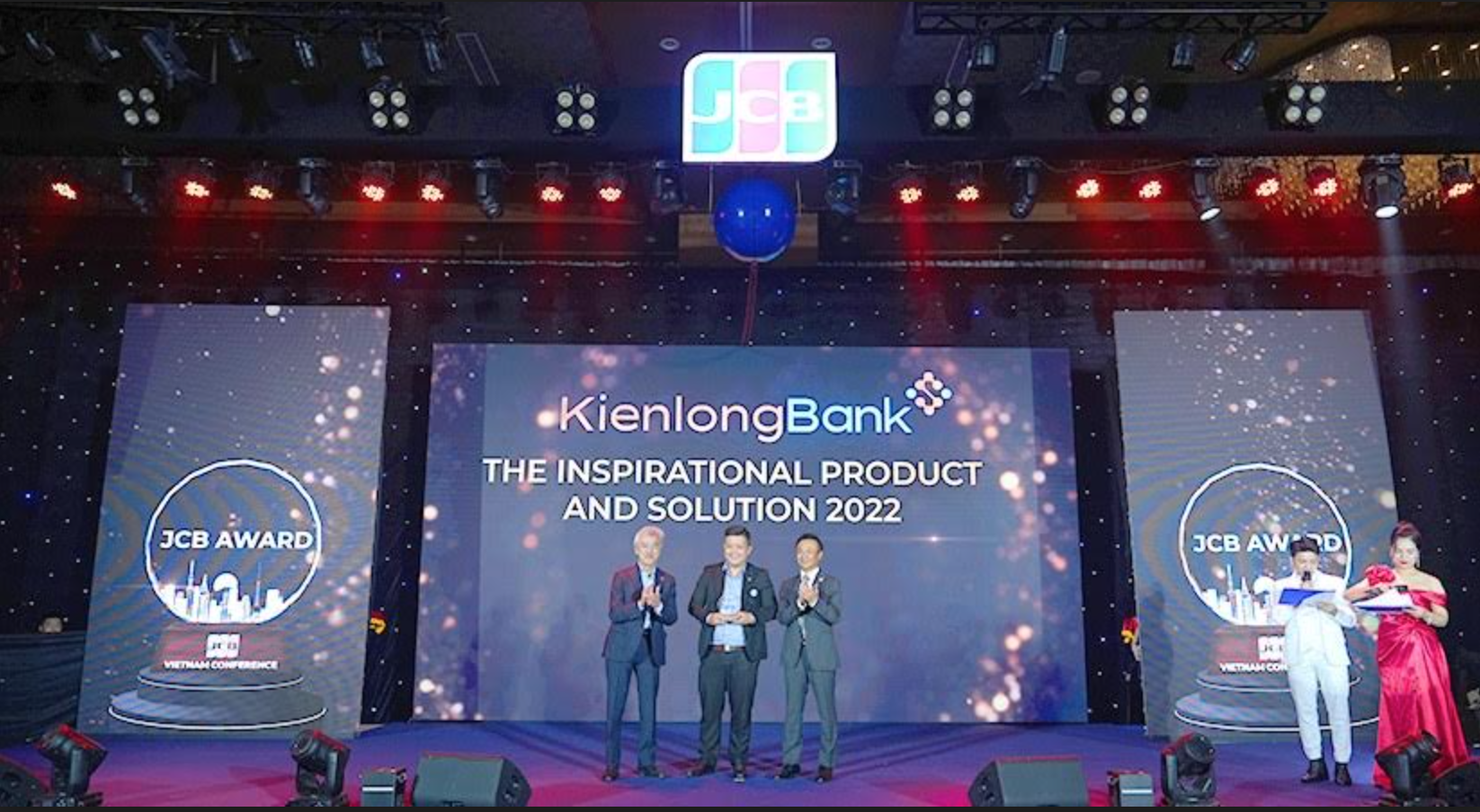 trong thời gian tới, KienlongBank sẽ tiếp tục phối hợp với các đối tác để mang thêm nhiều dịch vụ thẻ mới