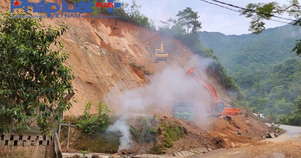 Lào Cai: Ngang nhiên đào bới, vận chuyển đất trái phép giữa "thanh thiên bạch nhật" tại xã Tả Gia Khâu