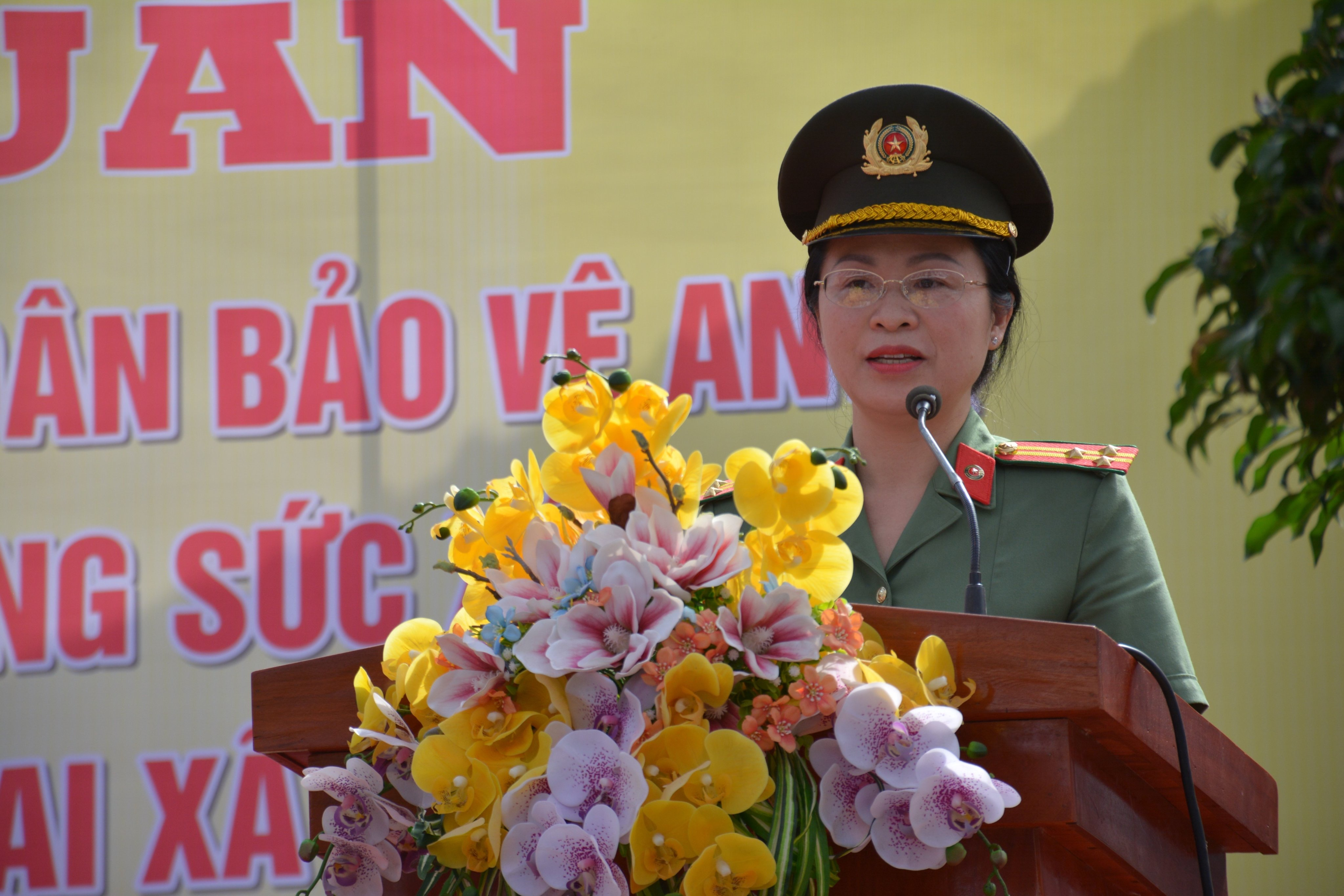 Thượng tá Phạm Hồng Chính – Trưởng công an huyện Tân Phú phát động phong trào.