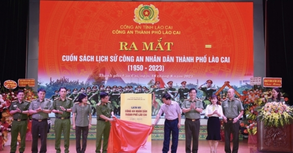 Ra mắt cuốn sách lịch sử Công an thành phố Lào Cai năm 1950 -2013