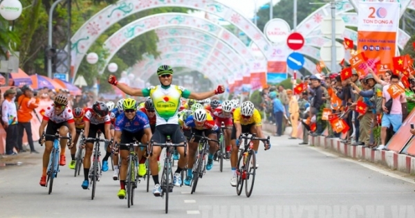 Hơn 500 VĐV tham gia Giải đua xe đạp Hà Nội mở rộng lần thứ V - Tranh cúp VIETABANK