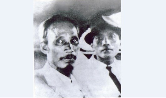 Bức ảnh Chủ tịch Hồ Ch&iacute; Minh c&ugrave;ng Đại tướng V&otilde; Nguy&ecirc;n Gi&aacute;p do nghệ sĩ nhiếp ảnh Vũ Năng An chụp ng&agrave;y 2/9/1945.
