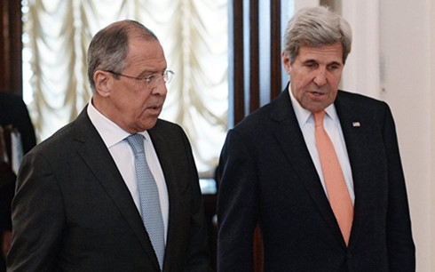 Ngoại trưởng Mỹ John Kerry v&agrave; Ngoại trưởng Nga Sergei Lavrov. (Ảnh: Reuter)