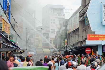Sóc Trăng: Cháy lớn ở trung chợ Mỹ Xuyên, hàng trăm tiểu thương hốt hoảng