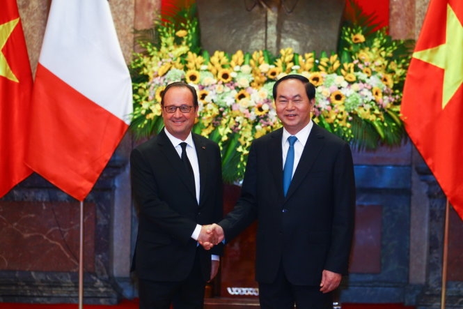 Tổng thống Ph&aacute;p Francois Hollande v&agrave; Chủ tịch nước Trần Đại Quang. (Ảnh: Nguyễn Kh&aacute;nh)