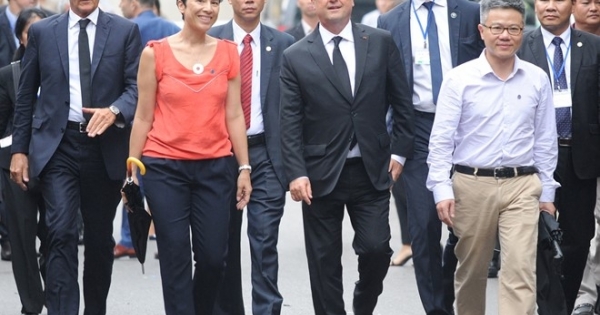 Tổng thống Pháp Francois Hollande dạo phố cổ Hà Nội