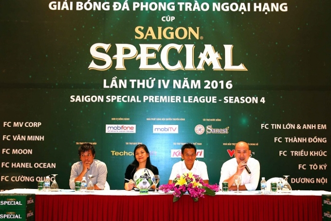 BTC&nbsp;Giải b&oacute;ng đ&aacute; phong tr&agrave;o Saigon Special Premier League - season 4 (Saigon Special Beer HPL-S4) th&ocirc;ng tin trong buổi họp b&aacute;o.