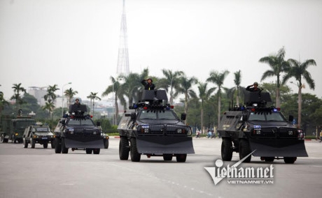 Dàn xe đặc chủng chống đạn của Cảnh sát cơ động Hà Nội