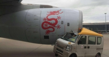 Hong Kong: Xe tải lao trực diện vào máy bay chở gần 300 hành khách