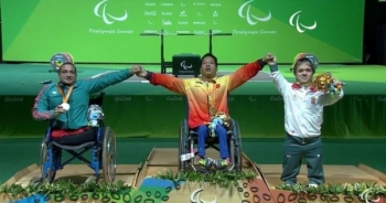 Khoảnh khắc giành HCV Paralympic 2016 của VĐV Lê Văn Công