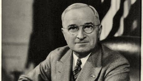 Tổng thống Truman khốn đốn v&igrave; c&aacute;c khoản nợ.