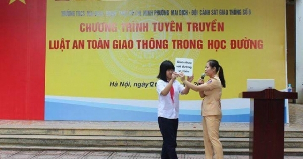 Hà Nội: Cảnh sát Giao thông tuyên truyền Luật an toàn giao thông tại trường học