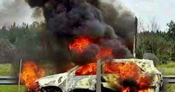 Ô tô 4 chỗ bốc cháy trong sân bay Nội Bài, 1 người tử vong