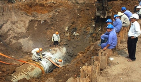 Đường ống dẫn nước sạch sông Đà vỡ lần thứ 19