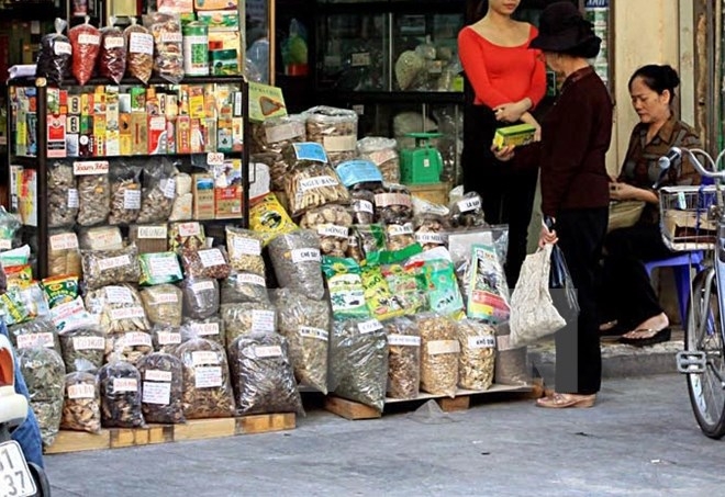 Chất lượng của dược liệu nhập khẩu khiến nhiều người d&ugrave;ng lo lắng. Ảnh: TTXVN/Vietnam+