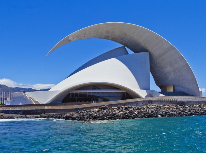 Nh&agrave; h&aacute;t &nbsp;Concert Hall, Tenerife, T&acirc;y Ban Nha c&oacute; phần m&aacute;i cao nhất l&ecirc;n tới 50m.
