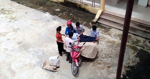 Sơn La: Lại xôn xao hình ảnh chở thi thể quấn chăn bằng xe máy