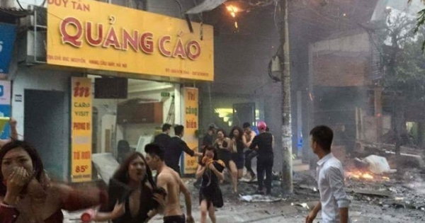 Cháy lớn tại Nguyễn Khang, "chân dài" hốt hoảng chạy khỏi quán karaoke