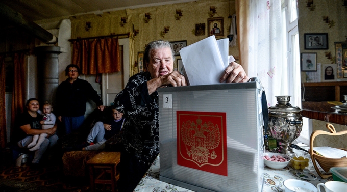 Người d&acirc;n Nga bỏ phiếu bầu. (Ảnh: Sputnik)
