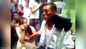 Thầy bói sờ ngực phụ nữ đoán vận mệnh ở Trung Quốc